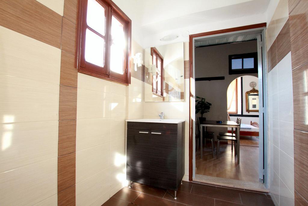 Traditional Apartments Alexandra Meyísti Quarto foto